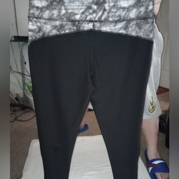 NWOT Danskin Workout Gym Yoga Leggings XL (14-16) BLACK WHITE SWIRL - Picture 6 of 11